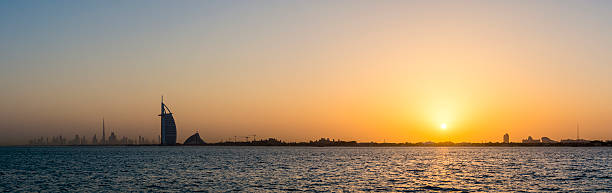 iconos de dubai - jumeirah beach hotel fotos fotografías e imágenes de stock