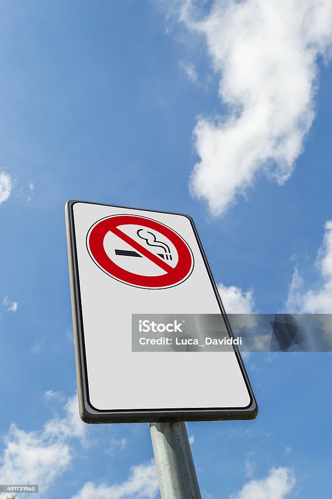 Placa de Proibido Fumar - Foto de stock de Azul royalty-free