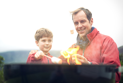 Shot of a father and son roasting marshmallows over a firehttp://195.154.178.81/DATA/i_collage/pi/shoots/805691.jpg