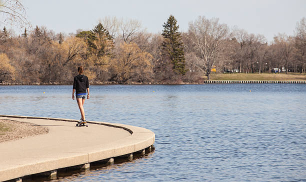 весна excersize - wascana lake стоковые фото и изображения