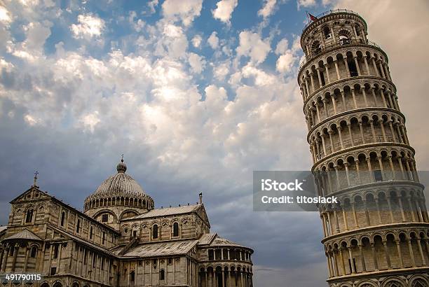 Torre De Pisa Foto de stock y más banco de imágenes de Aire libre - Aire libre, Apoyarse, Campanario - Torre