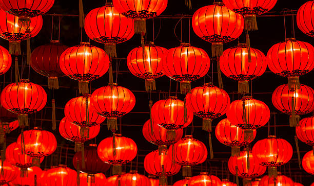 linternas chinas rojo - lii ping fotografías e imágenes de stock