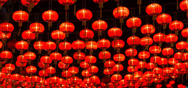 linternas chinas rojo - lii ping fotografías e imágenes de stock