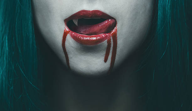 吸血鬼リップで血のクローズアップ - women gothic style sensuality mystery ストックフォトと画像