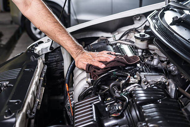 清掃車のエンジン - engine car hood repairing ストックフォトと画像
