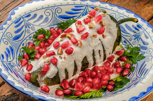 Chiles en nogada-comida mexicana photo