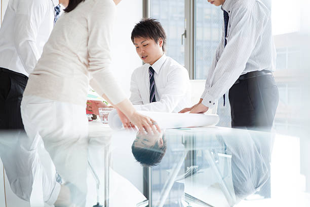 istock Business People see the drawings 491823956