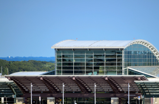 Warwick, Kent County, Rhode Island, USA: Bruce Sundlun Terminal at T. F. Green Airport (PVD), serving Providence and the New England Region - glass and steel bulding - photo by M.Torres