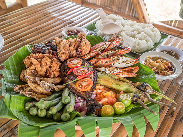 mezcla de pescados y mariscos a la parrilla - philippines fotografías e imágenes de stock