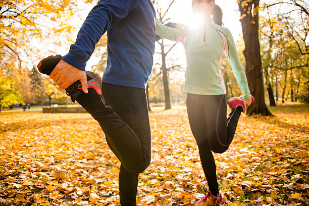 Aquecimento antes de jogging - fotografia de stock