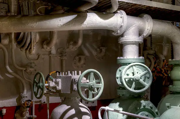 Técnico reparando caldera Vaillant
