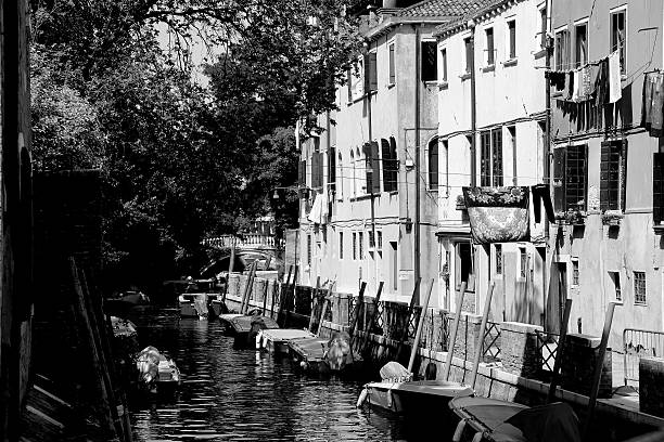 blick auf venedig - venice italy italy gondola canal stock-fotos und bilder
