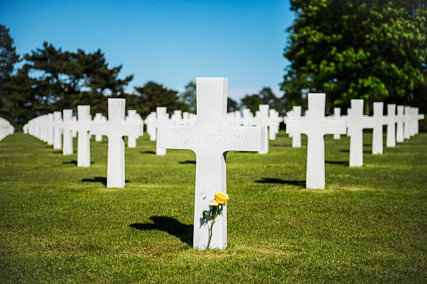 アメリカの墓地にノルマンディ - tomb of the unknown soldier mystery armed forces liberty ストックフォトと画像