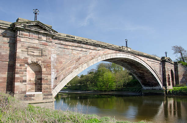 Puente Grosvenor en la histórica ciudad de Chester - foto de stock