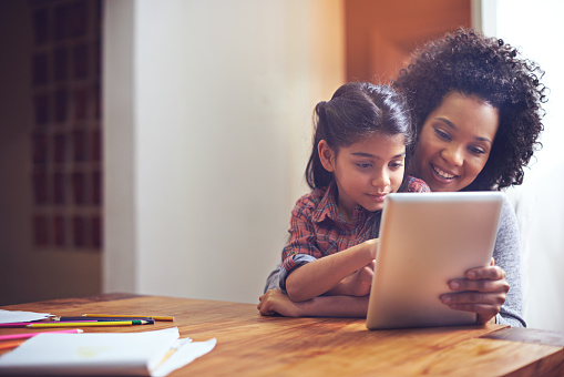 Shot of a mother and daughter using a digital tablet together at homehttp://195.154.178.81/DATA/i_collage/pi/shoots/784169.jpg