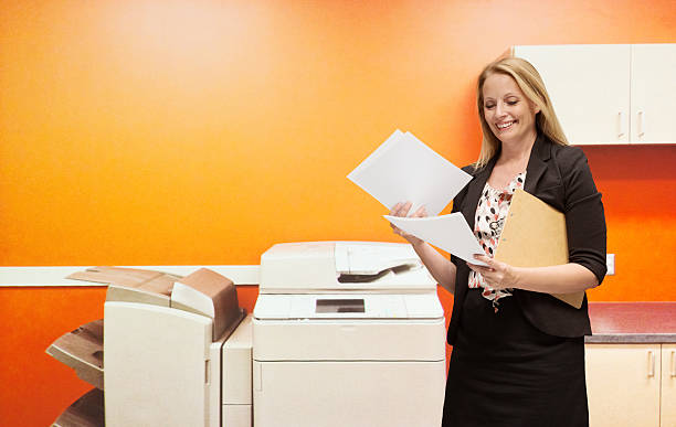Smiling businesswoman in officehttp://www.twodozendesign.info/i/1.png