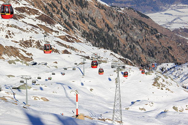 ski-resort in kitzsteinhorn/kaprun, österreich. - ski slope overhead cable car snow frost stock-fotos und bilder