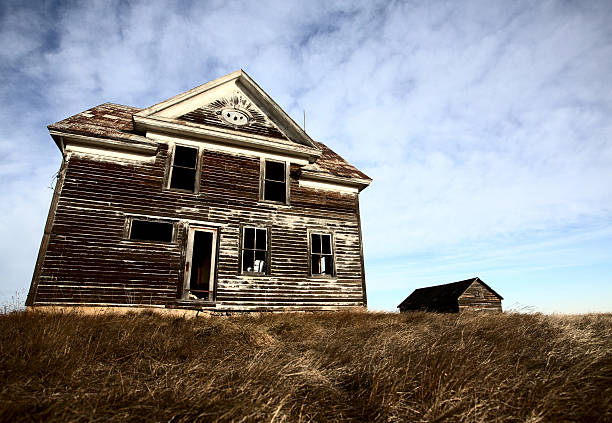 istock Old abandoned farm house 491891939