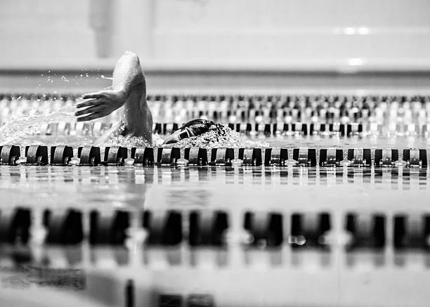 crol - lap pool fotos fotografías e imágenes de stock