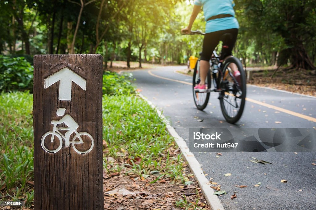 Fahrrad-Schild, Fahrradweg in öffentlichen park - Lizenzfrei Radfahren Stock-Foto