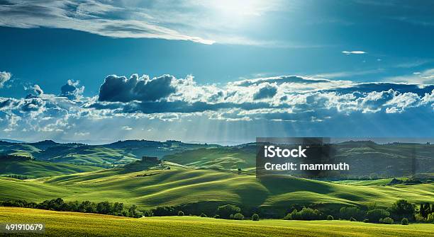 Landschaft In Der Toskana Stockfoto und mehr Bilder von Anhöhe - Anhöhe, Cumulus, Fotografie