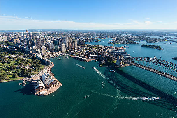 vue aérienne du port de sydney, en australie - sydney opera house opera house sydney australia sydney harbor photos et images de collection