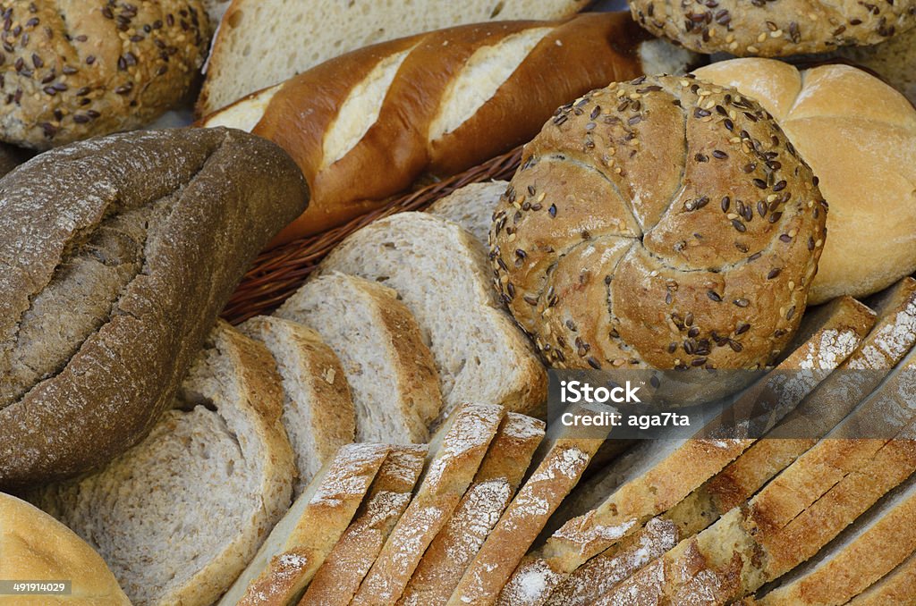 Variedad de pan fresco - Foto de stock de Agente leudante libre de derechos