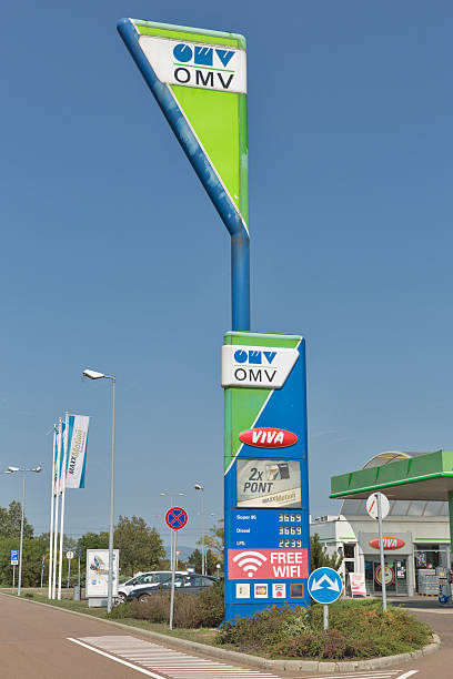 estación de llenado de carburante, 0 mv en hungría - omv fotografías e imágenes de stock