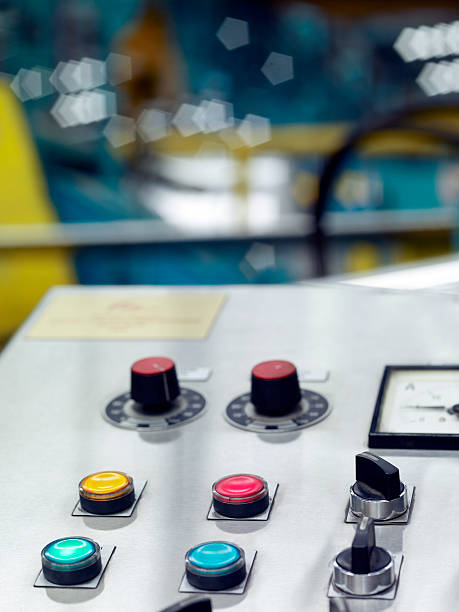 アルミニウム工場のコントロールパネル - control room foundry computer factory ストックフォトと画像