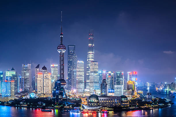 horizonte de xangai à noite - international landmark built structure lujiazui building exterior - fotografias e filmes do acervo