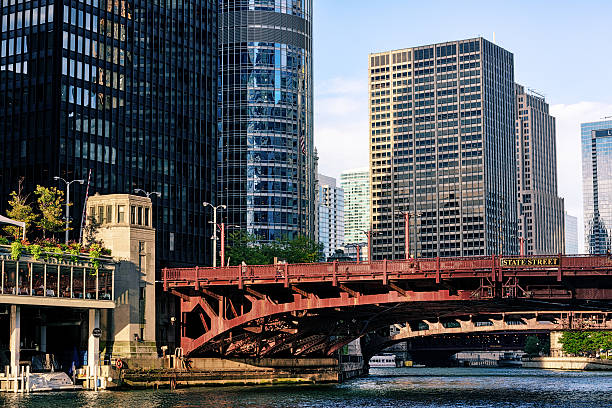 state street bridge, чикаго - equitable building стоковые фото и изображения