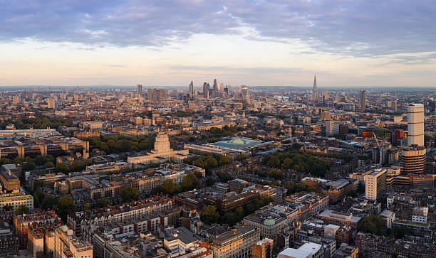 Vista panorámica de la ciudad de Londres al atardecer - foto de stock