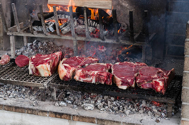 bbq com florentines bifes - florence italy imagens e fotografias de stock