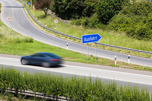 немецкий выезд на шоссе-ausfahrt - ausfahrt стоковые фото и изображения