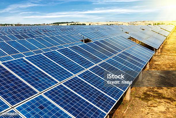 Photovoltaic 전지 개발에 대한 스톡 사진 및 기타 이미지 - 개발, 개성-개념, 건축물