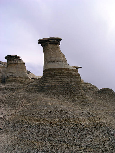 bad ziemi - steeple outdoors vertical alberta zdjęcia i obrazy z banku zdjęć