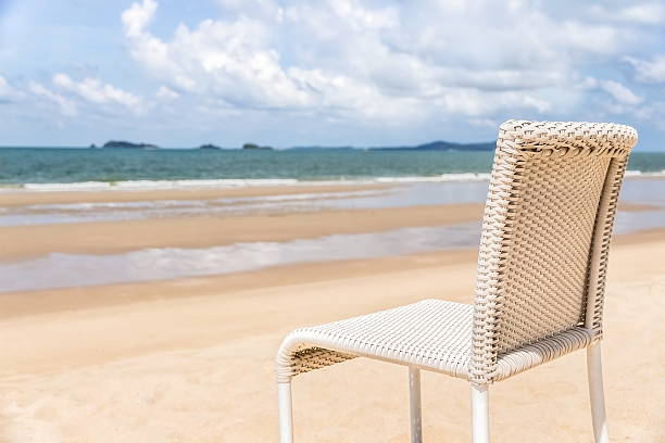 Krzesło na plaży – zdjęcie