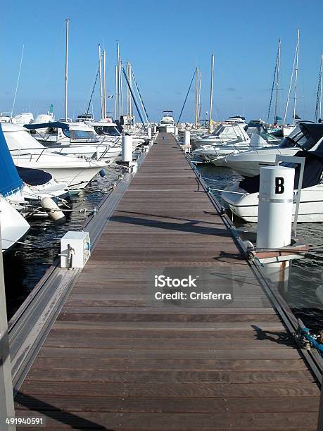 Barca A Vela Marina - Fotografie stock e altre immagini di Ambientazione esterna - Ambientazione esterna, Attività, Bagno