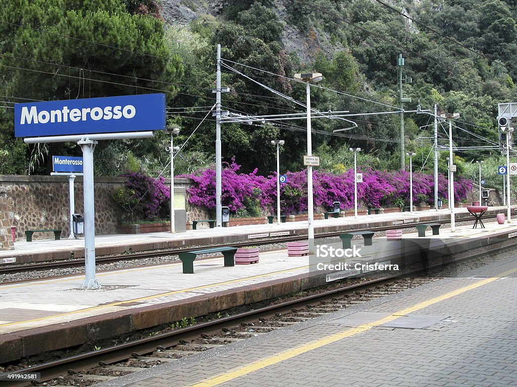 Monterosso stazione ferroviaria - Foto stock royalty-free di Composizione orizzontale