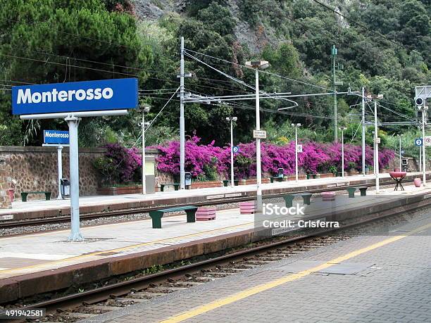 Monterosso Stazione Ferroviaria - Fotografie stock e altre immagini di Composizione orizzontale - Composizione orizzontale, Costa - Caratteristica costiera, Cultura europea