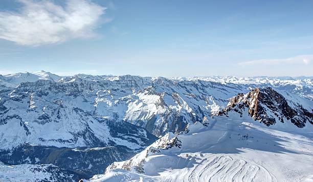 der gletscher – freiheit zu 3.000 m, ski resort. - ski slope overhead cable car snow frost stock-fotos und bilder