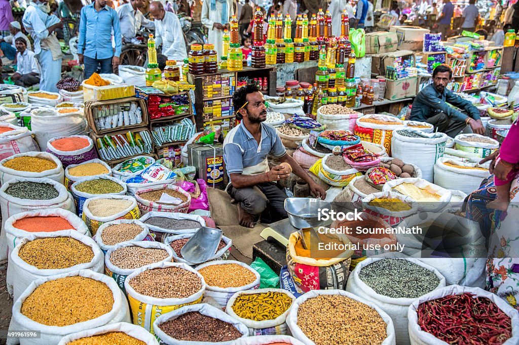Local Vegetable and Grocery market in India Baheri, Bareilly, Uttar Pradesh, India, - September 24, 2015:  Local Vegetable and Grocery market or "Bazar" in Baheri. Vendor selling pulses and spices to his customers. Culture of India Stock Photo