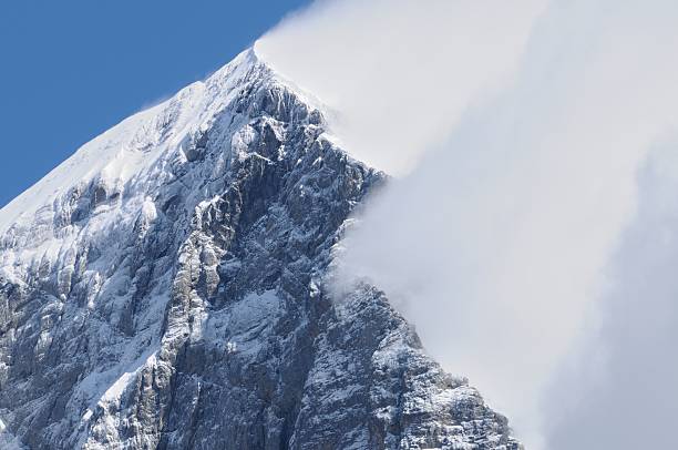 monte eiger montanha na região jungfrau - eiger northface mountain winter imagens e fotografias de stock