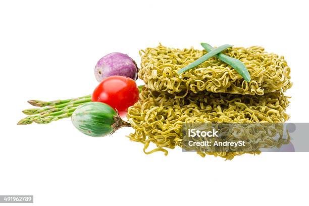 Foto de Verde Raw Macarrão e mais fotos de stock de Acabando - Acabando, Alimentação Saudável, Alimentação macrobiótica