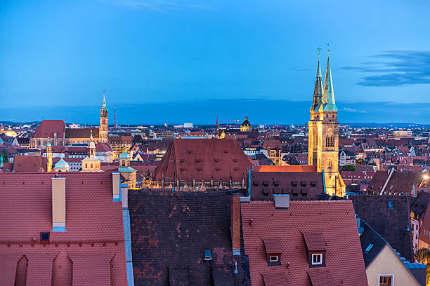 ニュルンベルクの夜 - castle nuremberg fort skyline ストックフォトと画像