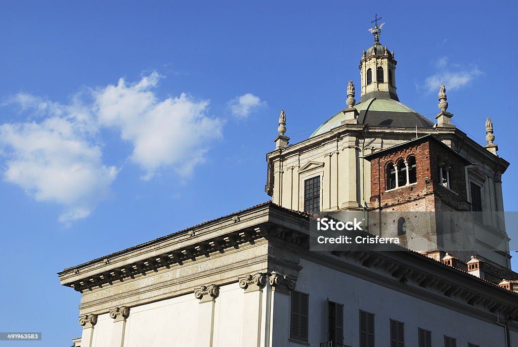 Chiesa di San Lorenzo a Milano, Italia - Foto stock royalty-free di Ambientazione esterna