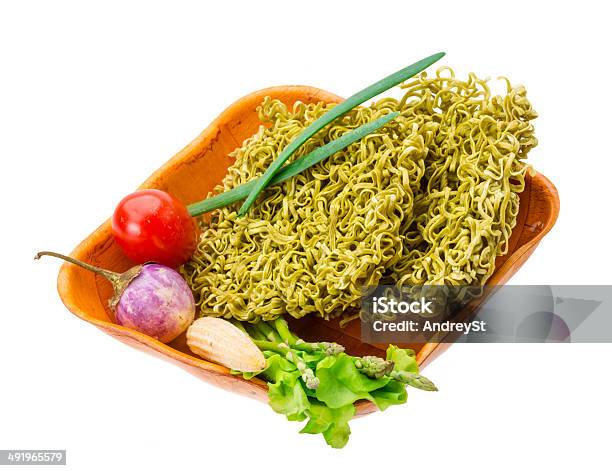 Foto de Verde Raw Macarrão e mais fotos de stock de Acabando - Acabando, Alimentação Saudável, Alimentação macrobiótica