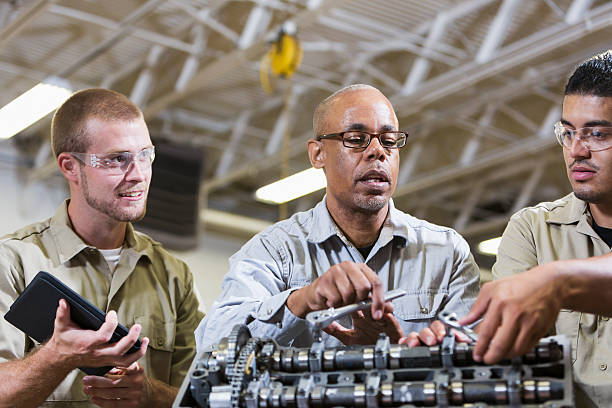 istock Vocational class, learning to repair gasoline engine 492012362