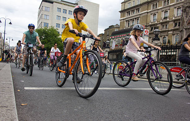 ridelondon велогонка-лондон 2015 г. - british racing green стоковые фото и изображения