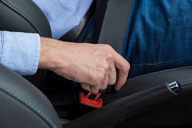 Hand clicking safety seatbelt